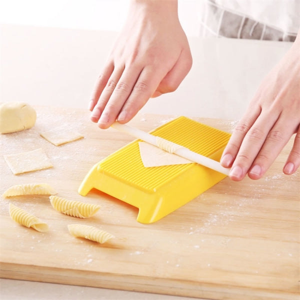 Plastic Pasta Macaroni Board Spaghetti Maker Rolling Pin Mold Kitchen Tool, Spaghetti Maker